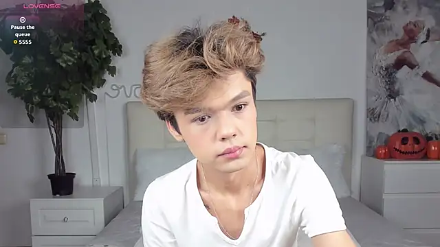 Felix Rey online show from November 6, 1:45 pm