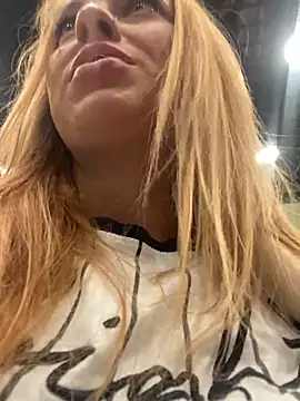 Snapshot of Sweet___Emily chatting on December 6, 2:28 pm Sweet   Emily online show from December 6, 2:28 pm