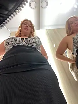 Snapshot of Sweet___Emily chatting on December 15, 5:31 pm Sweet   Emily online show from December 15, 5:31 pm