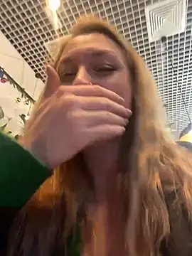 Snapshot of Sweet___Emily chatting on December 20, 2:16 pm Sweet   Emily online show from December 20, 2:16 pm