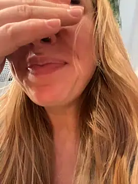 Snapshot of Sweet___Emily chatting on January 19, 5:18 pm Sweet   Emily online show from January 19, 5:18 pm