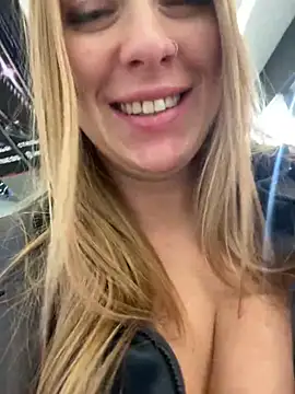 Snapshot of Sweet___Emily chatting on January 21, 3:21 pm Sweet   Emily online show from January 21, 3:21 pm