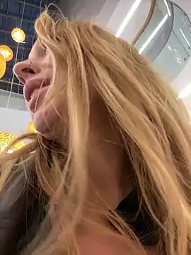 Snapshot of Sweet___Emily chatting on February 4, 2:53 pm Sweet   Emily online show from February 4, 2:53 pm