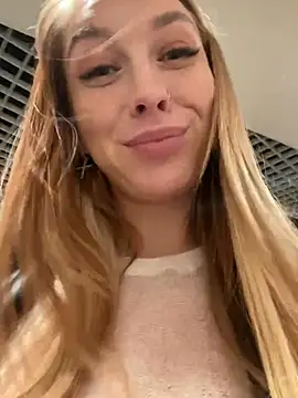 Snapshot of Sweet___Emily chatting on February 13, 2:31 pm Sweet   Emily online show from February 13, 2:31 pm