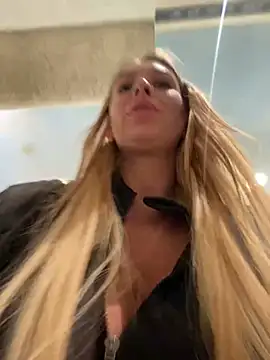 Snapshot of Sweet___Emily chatting on March 10, 1:32 pm Sweet   Emily online show from March 10, 1:32 pm