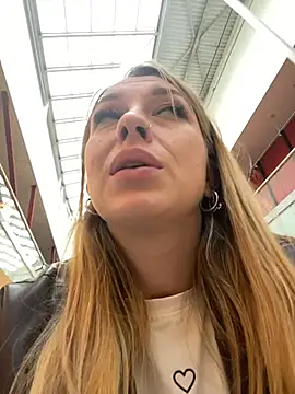 Snapshot of Sweet___Emily chatting on September 25, 2:10 pm Sweet   Emily online show from September 25, 2:10 pm