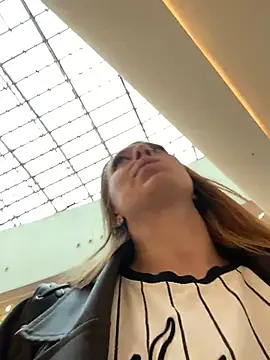 Snapshot of Sweet___Emily chatting on October 13, 12:27 pm Sweet   Emily online show from October 13, 12:27 pm