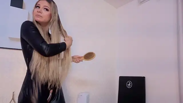 sky johnson online show from April 17, 7:06 pm