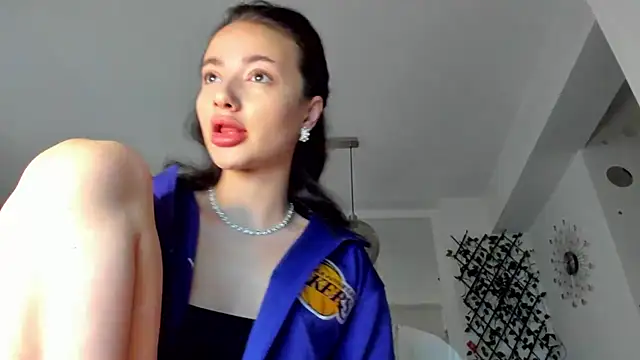 IreneVON online show from December 18, 5:15 am