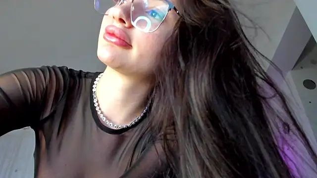 IreneVON online show from February 8, 8:42 am