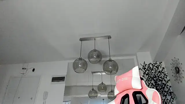 IreneVON online show from March 18, 3:31 pm