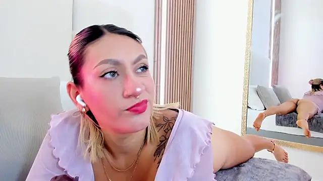 Emily robertss online show from March 28, 7:24 pm