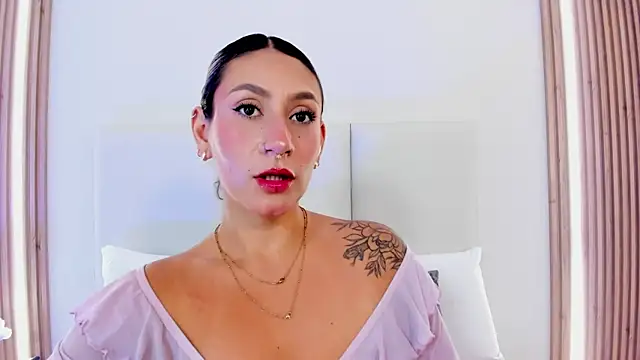 Emily robertss online show from April 22, 7:26 pm