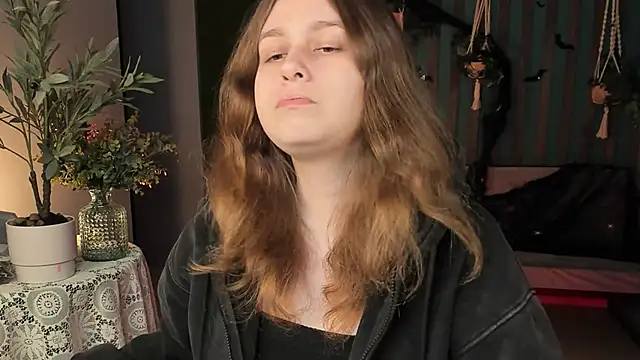 FioraMarmoris online show from October 20, 1:44 pm