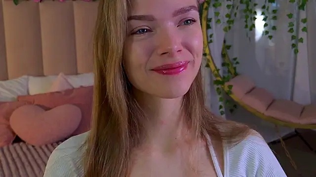 Eva Natsumi online show from December 6, 5:20 am