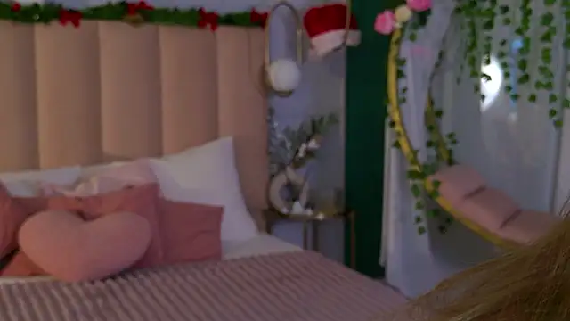 Eva Natsumi online show from December 12, 5:20 am