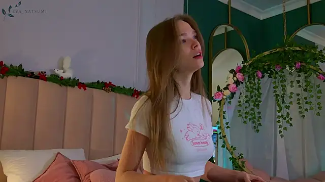 Eva Natsumi online show from December 16, 3:00 pm