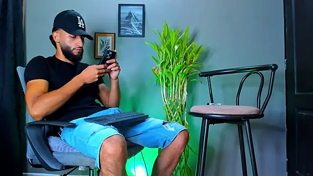 Damian 022 online show from August 7, 12:40 pm