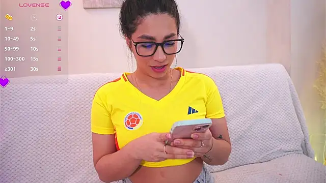 amelie leigh online show from September 10, 3:39 am