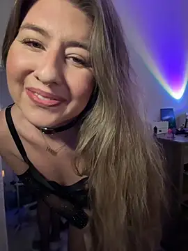 sophielove888 online show from December 17, 1:11 am