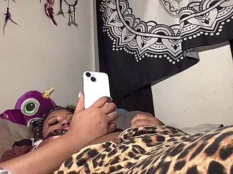 Snapshot of Sexy_ebony_BunNey chatting on February 4, 10:32 am Sexy ebony BunNey online show from February 4, 10:32 am