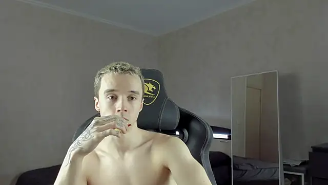 MasonWarholl online show from December 11, 3:37 pm