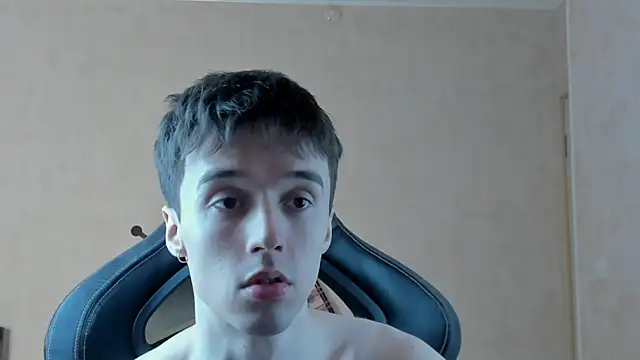 Snapshot of MasonWarholl chatting on April 20, 7:37 pm MasonWarholl online show from April 20, 7:37 pm