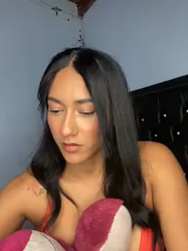 Snapshot of mailyreid chatting on February 1, 4:03 am mailyreid online show from February 1, 4:03 am