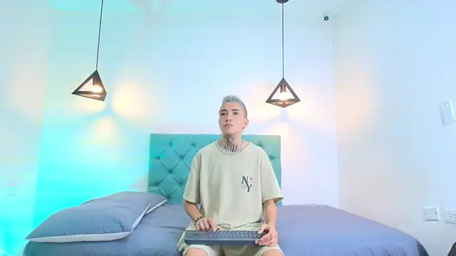 Tinny and Candy online show from February 28, 1:03 pm