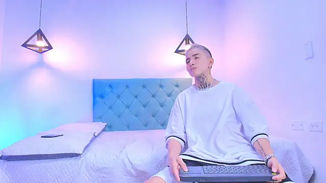 Tinny and Candy online show from March 9, 2:10 pm