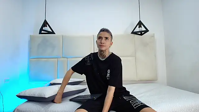 Tinny and Candy online show from March 19, 1:07 pm