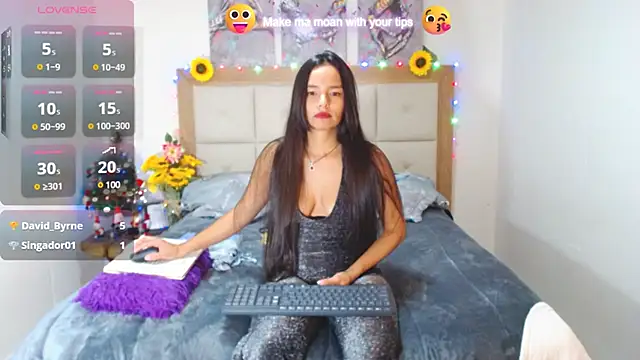 Snapshot of valentina_hearts chatting on December 17, 3:17 am valentina hearts online show from December 17, 3:17 am