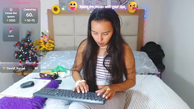 Snapshot of valentina_hearts chatting on January 6, 5:08 am valentina hearts online show from January 6, 5:08 am
