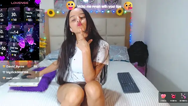 Snapshot of valentina_hearts chatting on January 13, 4:28 am valentina hearts online show from January 13, 4:28 am