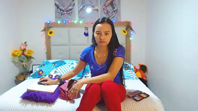 Snapshot of valentina_hearts chatting on February 26, 1:53 am valentina hearts online show from February 26, 1:53 am