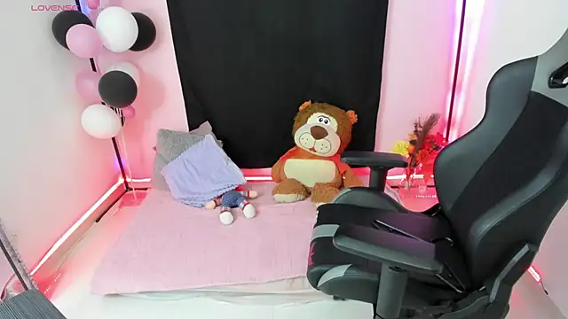 zoesullivan online show from December 7, 9:39 am