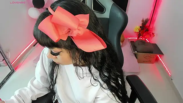 zoesullivan online show from December 20, 9:43 am