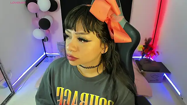 zoesullivan online show from December 22, 9:44 am