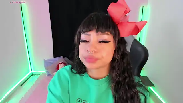 zoesullivan online show from December 23, 8:44 am