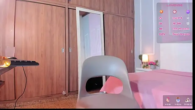 Snapshot of OraLarson chatting on January 28, 5:56 pm OraLarson online show from January 28, 5:56 pm