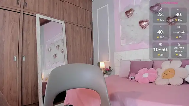 Snapshot of OraLarson chatting on February 13, 3:14 pm OraLarson online show from February 13, 3:14 pm