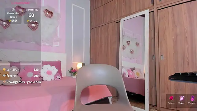 Snapshot of OraLarson chatting on February 18, 5:31 pm OraLarson online show from February 18, 5:31 pm