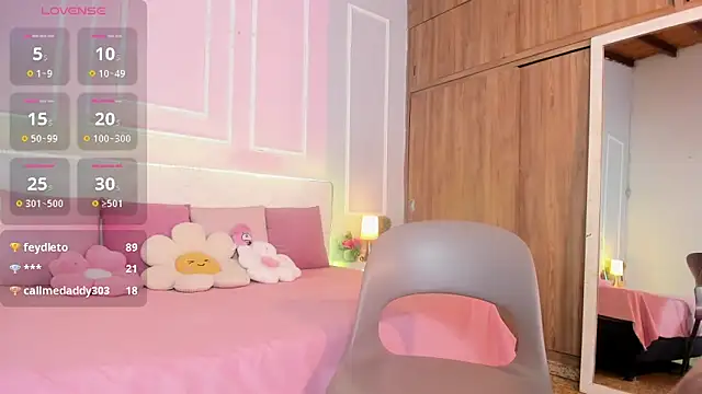 Snapshot of OraLarson chatting on March 13, 5:39 pm OraLarson online show from March 13, 5:39 pm