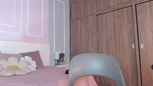 Snapshot of OraLarson chatting on September 14, 11:31 am OraLarson online show from September 14, 11:31 am