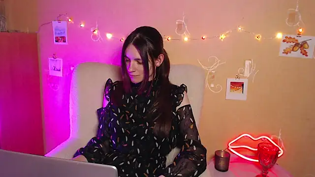 Snapshot of Wonder_woman24 chatting on September 20, 6:20 pm Wonder woman24 online show from September 20, 6:20 pm