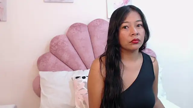 MilaaAdams online show from July 6, 11:18 am