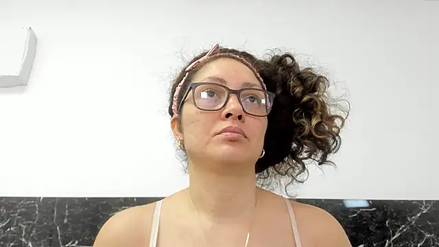 Juliabadlee online show from January 23, 11:58 pm