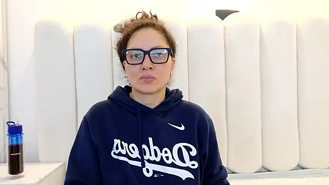 Juliabadlee online show from February 3, 11:43 pm