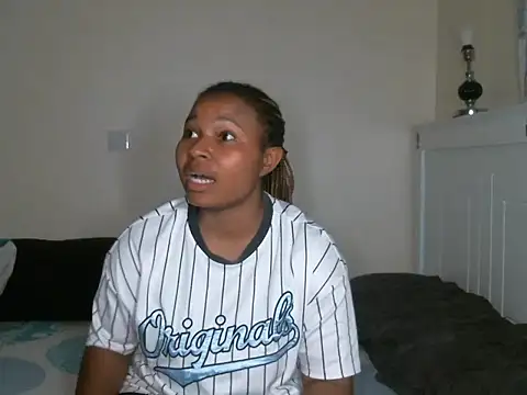 R-thequeen online show from February 1, 8:05 pm