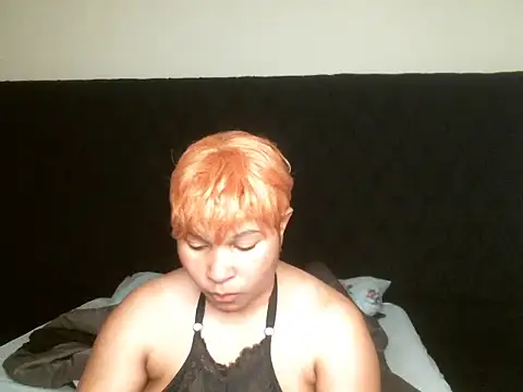 R-thequeen online show from October 3, 7:05 am